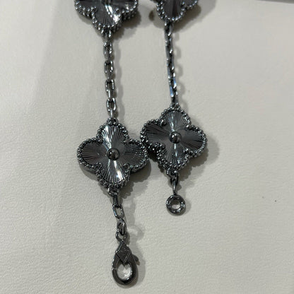 [Super Jewellery]CLOVER 5 MOTIF BLACK BRACELET