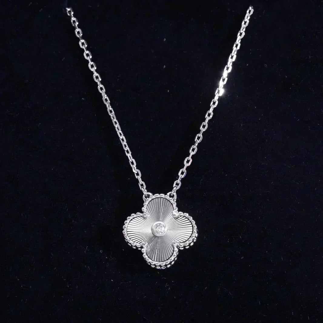 [Super Jewellery]CLOVER  15MM DIAMOND LASER NECKLACE SILVER