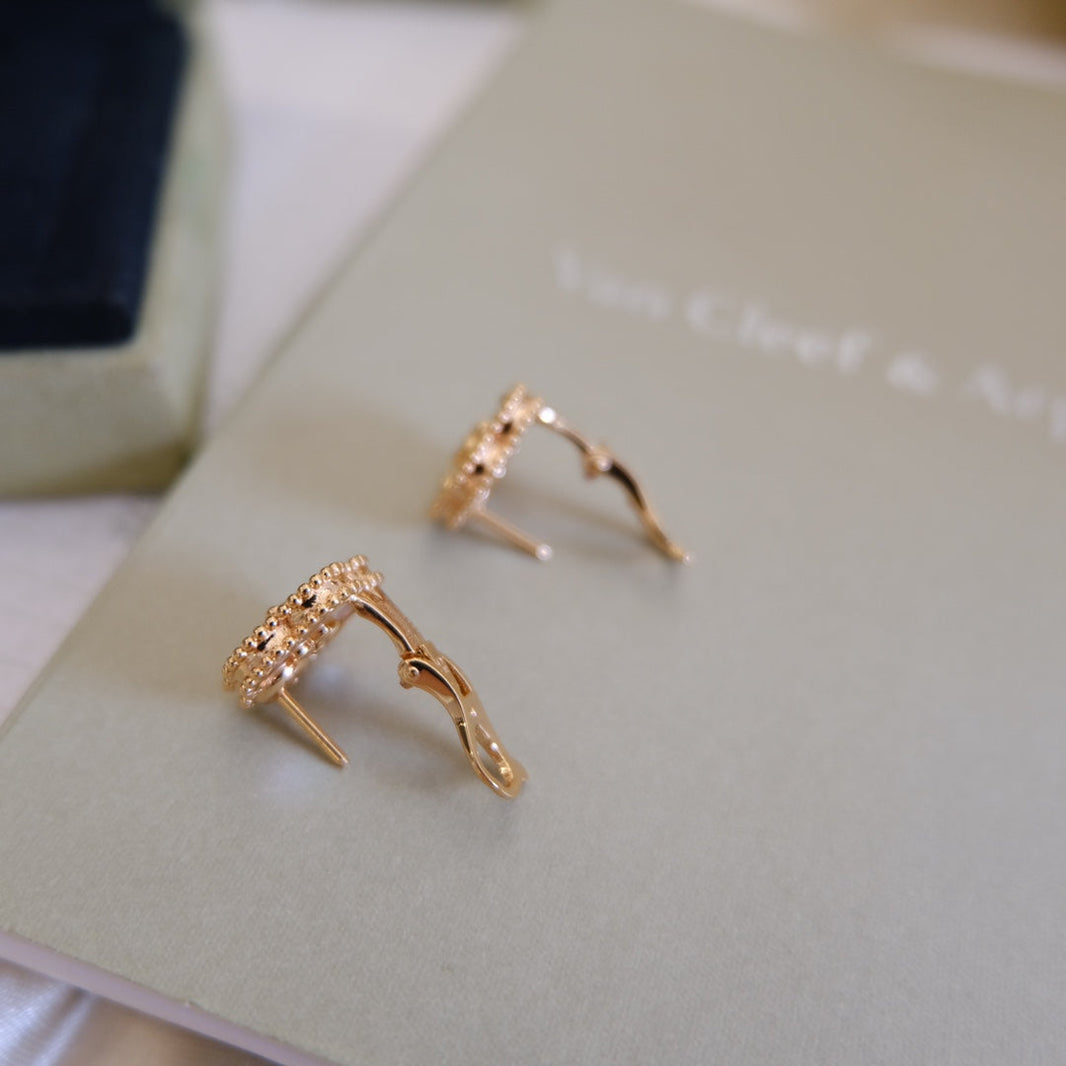 [Super Jewellery]LUCKY PINK GOLD WHITE MOP EARRINGS
