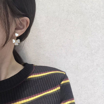 [Super Jewellery]CLOVER SWEET WHITE MOP EARRINGS