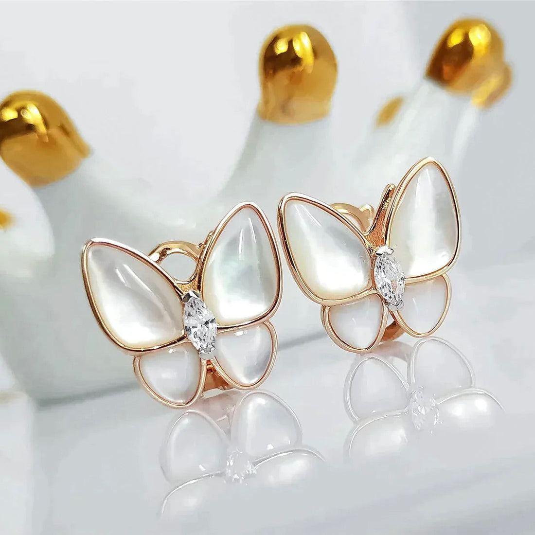 [Super CiCi ]BUTTERFLY MOP DIAMOND EARRINGS