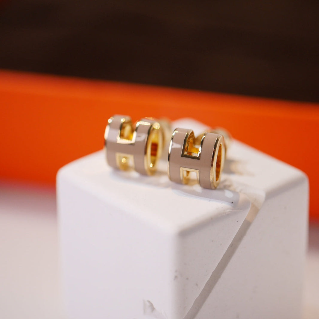 [Super Jewellery]MINI POP H GOLD EARRINGS GREY