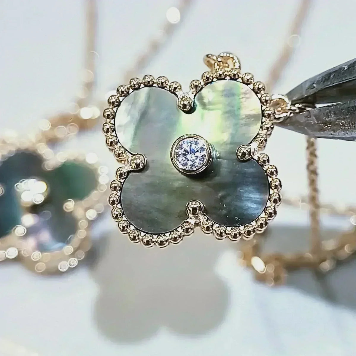 [Super CiCi] CLOVER 15MM DIAMANT- UND GRAUES PERLMUTT-COLLIER