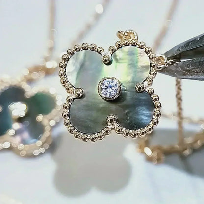 [Super Jewellery]CLOVER 15MM DIAMOND AND MOTHER-OF-GREY NECKLACE