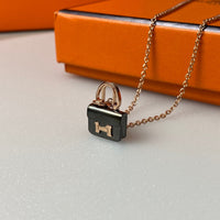 [Super Jewellery]CONSTANCE BLACK PEDANT PINK GOLD NECKLACE