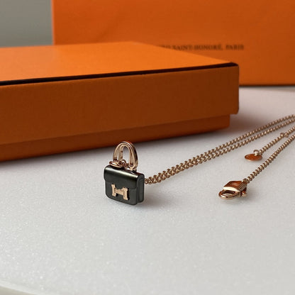 [Super Jewellery]CONSTANCE BLACK PEDANT PINK GOLD NECKLACE