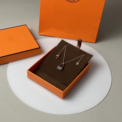 [Super Jewellery]CONSTANCE BLACK PEDANT PINK GOLD NECKLACE