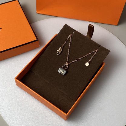 [Super Jewellery]CONSTANCE BLACK PEDANT PINK GOLD NECKLACE