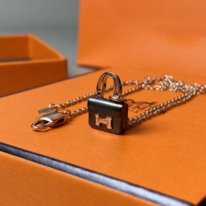 [Super Jewellery]CONSTANCE BLACK PEDANT PINK GOLD NECKLACE