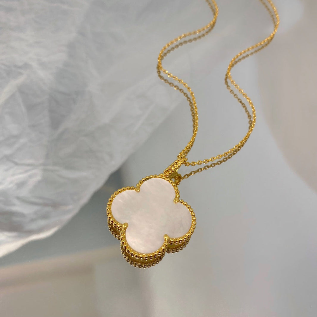 [Super Jewellery]CLOVER 25MM MOP LARGE PENDANT NECKLACE