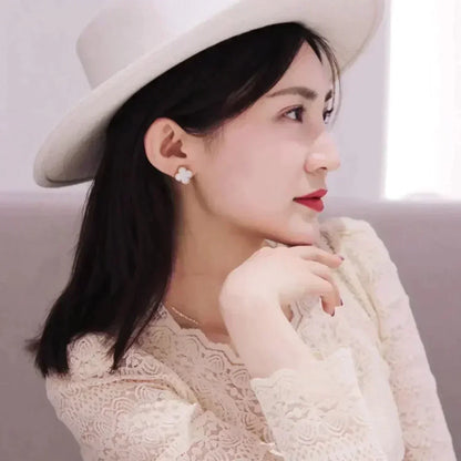 [Super Jewellery]CLOVER MEDIUM 1 MOTIFS  WHITE MOP STUD EARRINGS