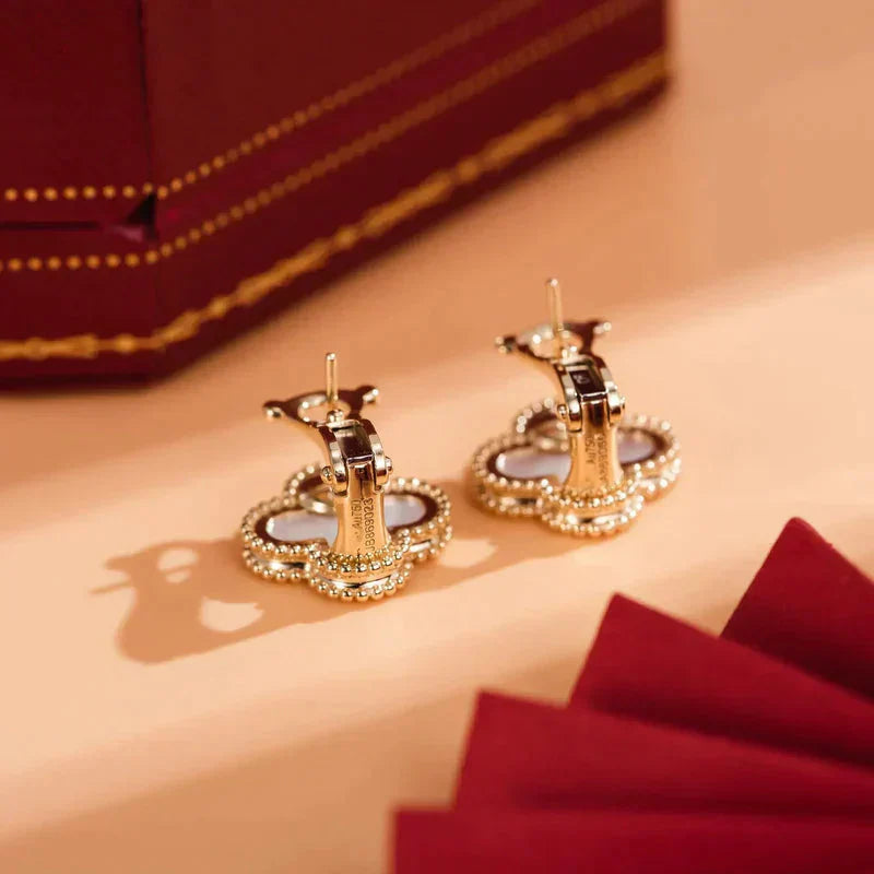 [Super Jewellery]CLOVER MEDIUM 1 MOTIFS  WHITE MOP STUD EARRINGS