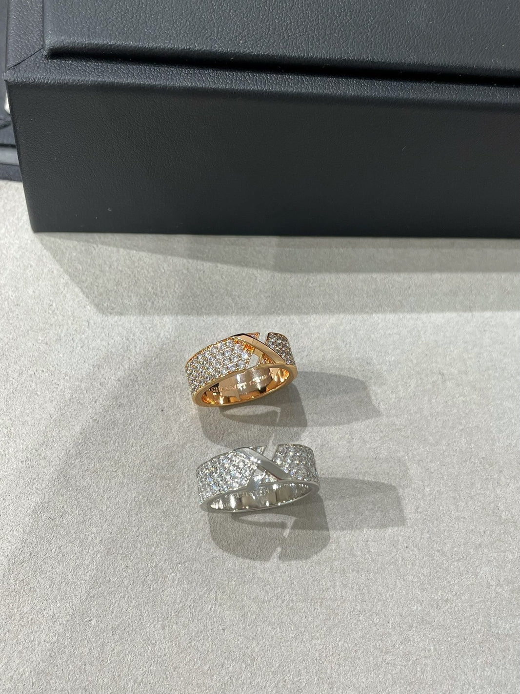 [Super Jewellery]LIENS EVIDENCE  DIAMOND PAVED RING