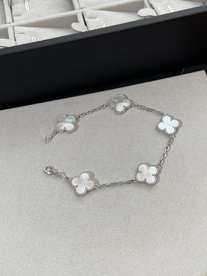 [Super Jewellery]CLOVER WHITE PEARL MOP 5 MOTIF BRACELET COLLECTION