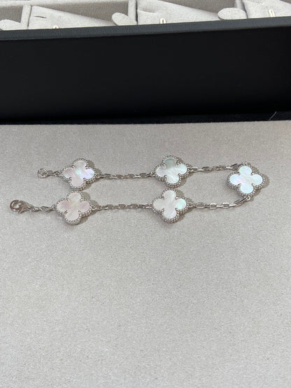 [Super Jewellery]CLOVER WHITE PEARL MOP 5 MOTIF BRACELET COLLECTION