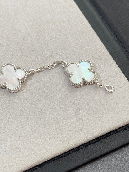 [Super Jewellery]CLOVER WHITE PEARL MOP 5 MOTIF BRACELET COLLECTION