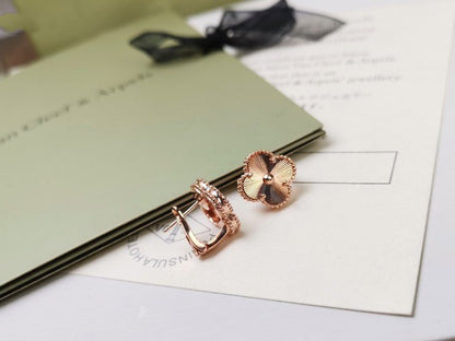 [Super Jewellery]CLOVER MEDIUM STUD EARRINGS