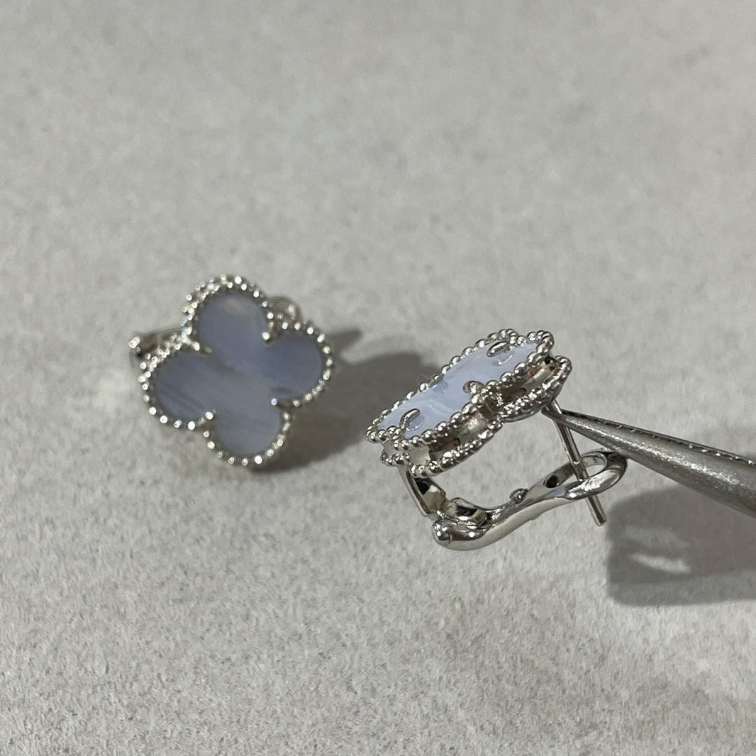 [Super Jewellery]CLOVER CHALCEDONY SILVER STUD EARRINGS