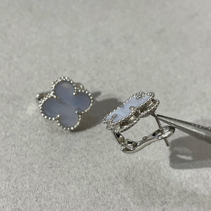 [Super Jewellery]CLOVER CHALCEDONY SILVER STUD EARRINGS