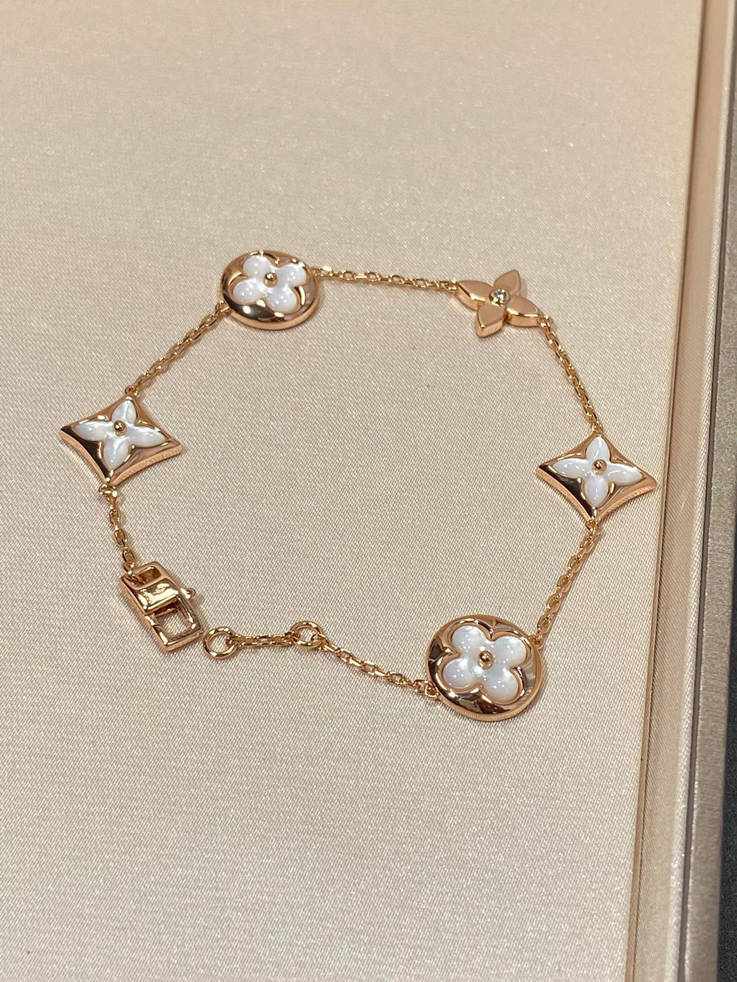 [Super Jewellery]STAR AND SUN 5 MOTIF MOP PINK GOLD BRACELET