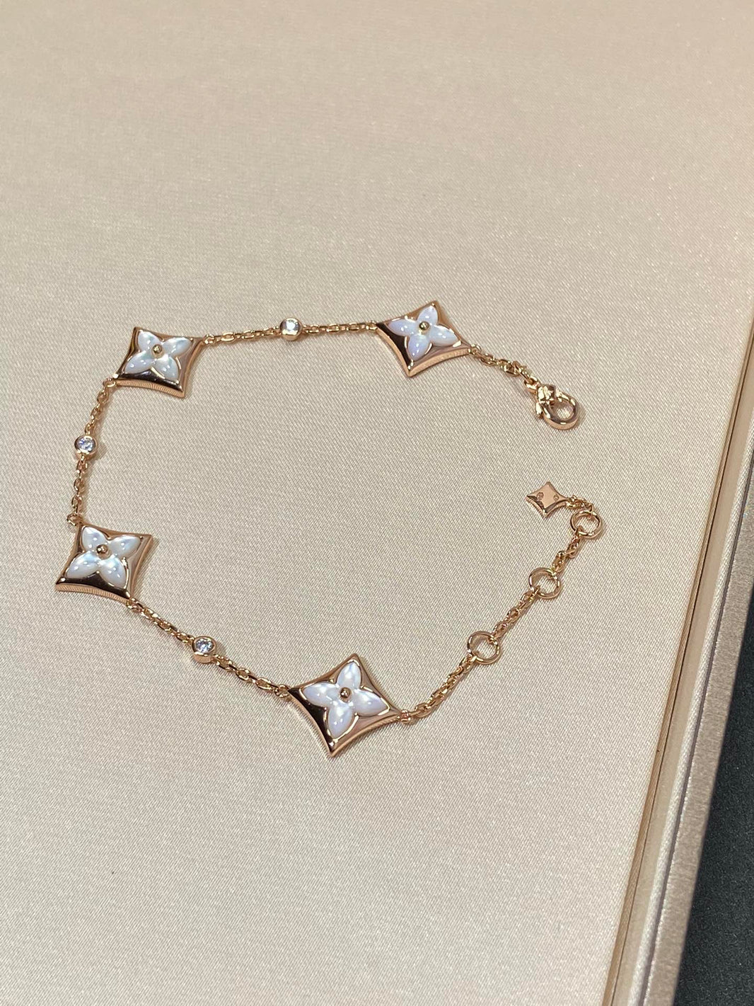 [Super Jewellery]STAR 4 MOTIF MOP DIAMOND PINK GOLD BRACELET