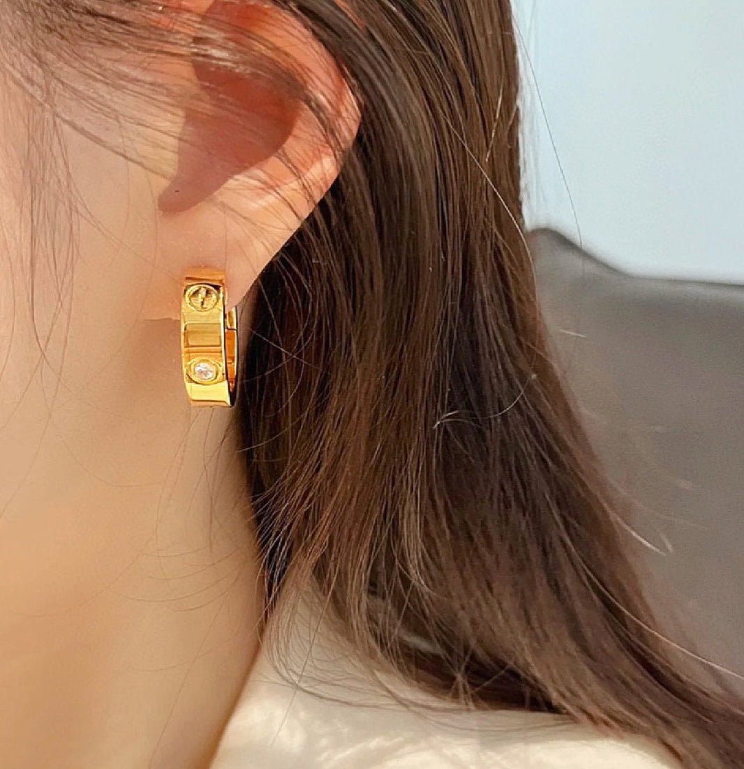 [Super Jewellery]LOVE 5.5MM 1 DIAMOND EARRINGS