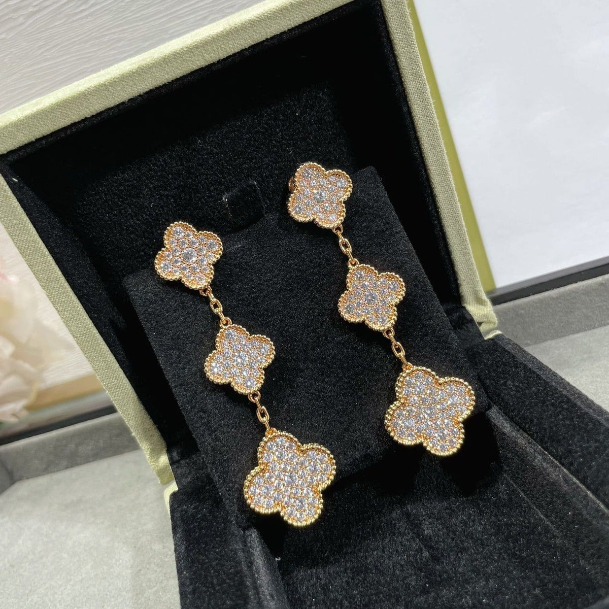 [Super CiCi ]CLOVER OHRRINGE MIT 3 MOTIVEN, DIAMANT-PAVÉ, ROSÉGOLD