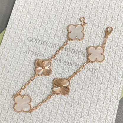 [Super Jewellery]CLOVER WHITE PEARL MOP 5 MOTIF BRACELET COLLECTION