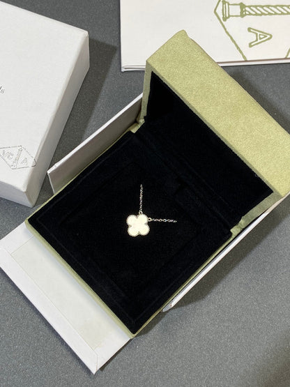 [Super Jewellery]CLOVER MEDIUM SILVER WHITE MOP NECKLACE