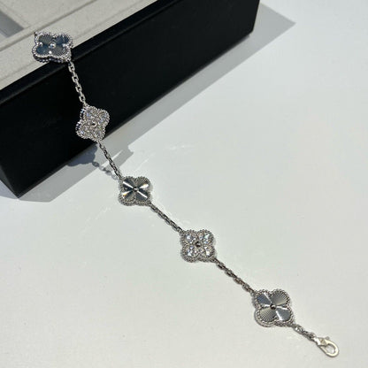 [Super Jewellery] CLOVER 5 MOTIF LASER BRACELET COLLECTION