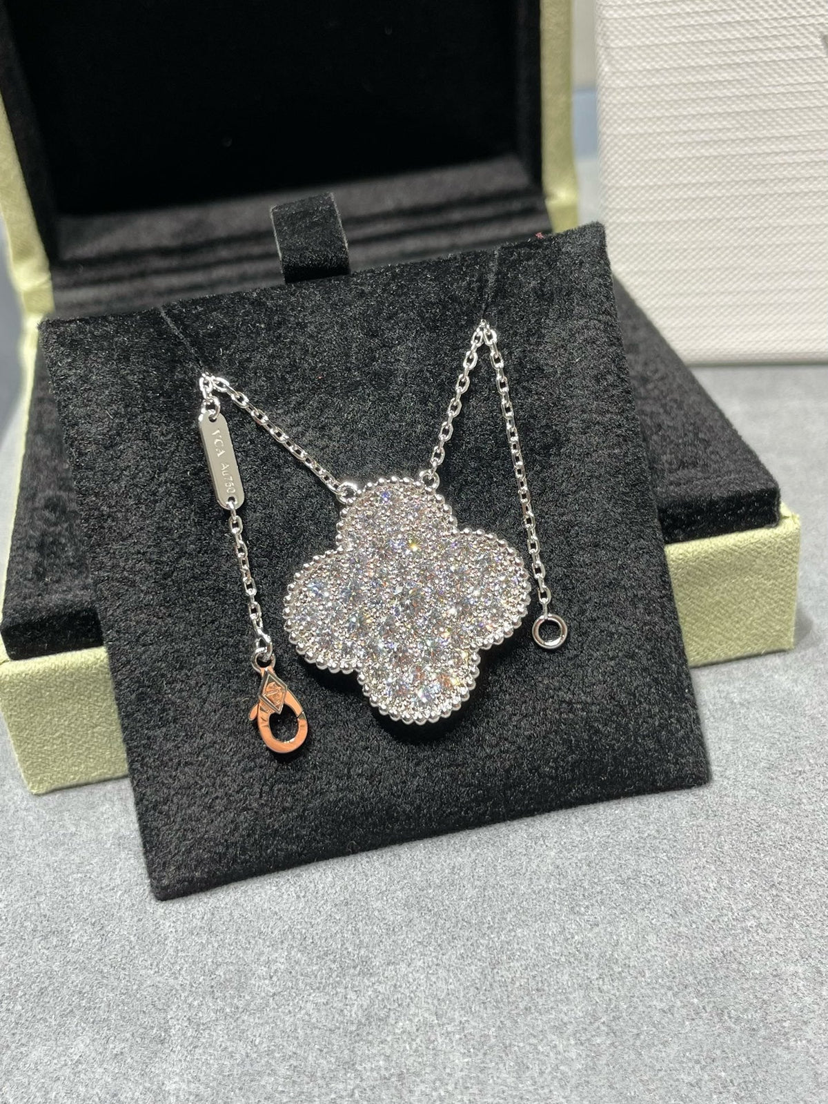 [Super CiCi ]CLOVER 25MM GROSSER ANHÄNGER MIT DIAMANT-PAVÉ SILBERHALSKETTE