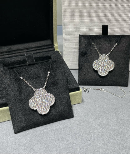 [Super Jewellery]CLOVER 25MM LARGE PENDANT DIAMOND PAVED SILVER NECKLACE