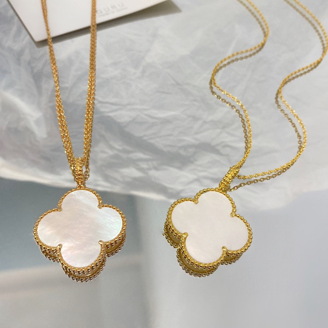 [Super Jewellery]CLOVER 25MM MOP LARGE PENDANT NECKLACE