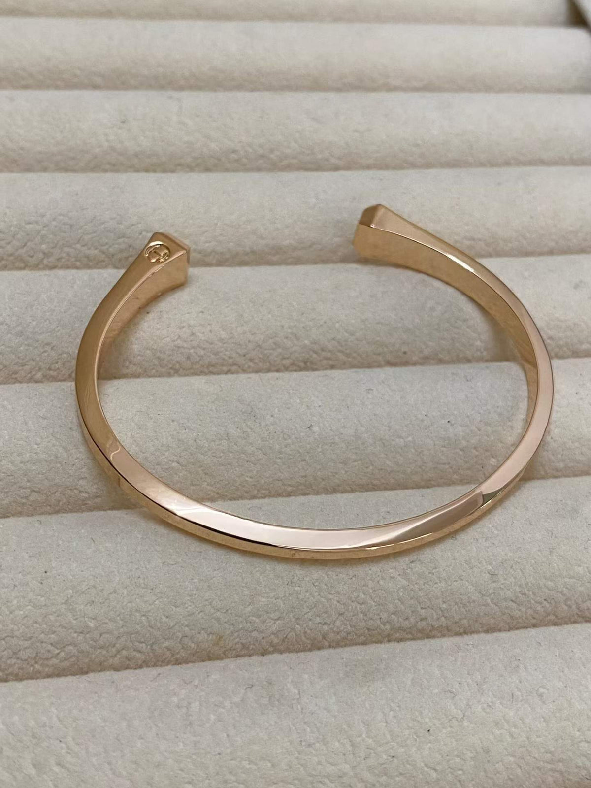[Super CiCi]CLOU DE FORGE QUADRATISCHE KEGELNIETEN OFFENER ARMBREIF EINHEITSGRÖSSE