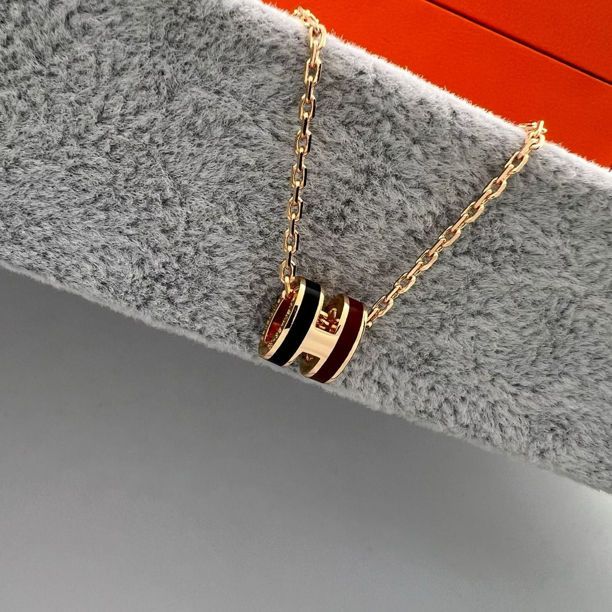 {"[Super CiCi]MINI TWO-TONE H PENDANT NECKLACE"}
