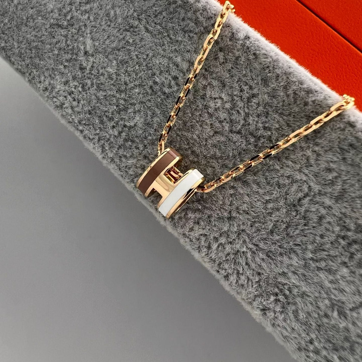 {"[Super CiCi]MINI TWO-TONE H PENDANT NECKLACE"}