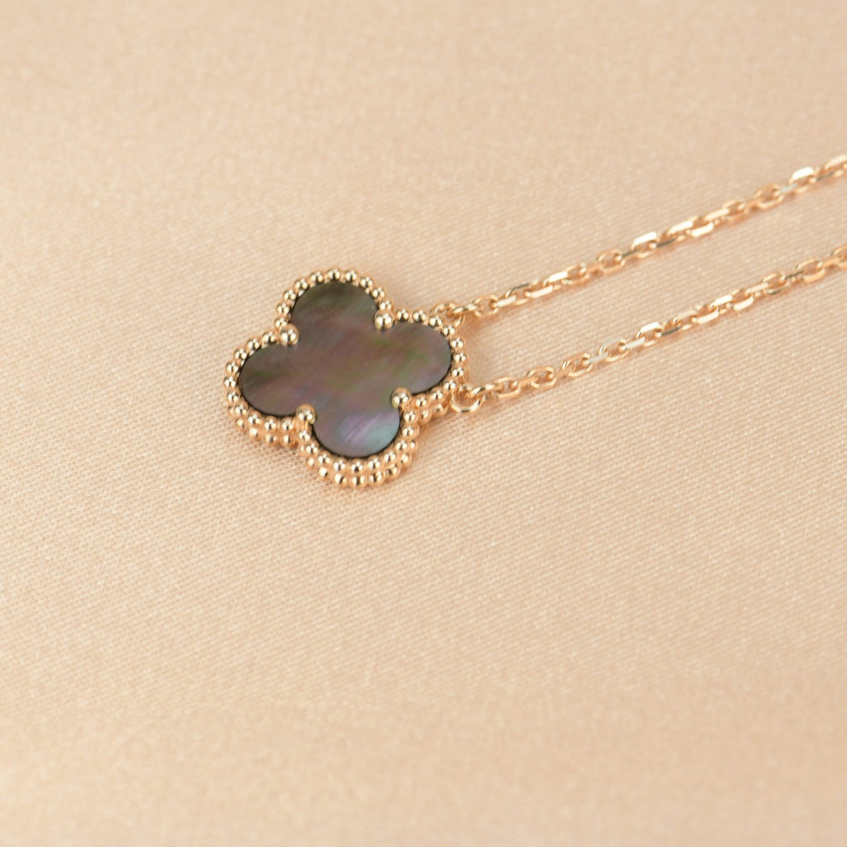 [Super CiCi] CLOVER 15MM HALSKETTE AUS GRAUEM PERLMUTT