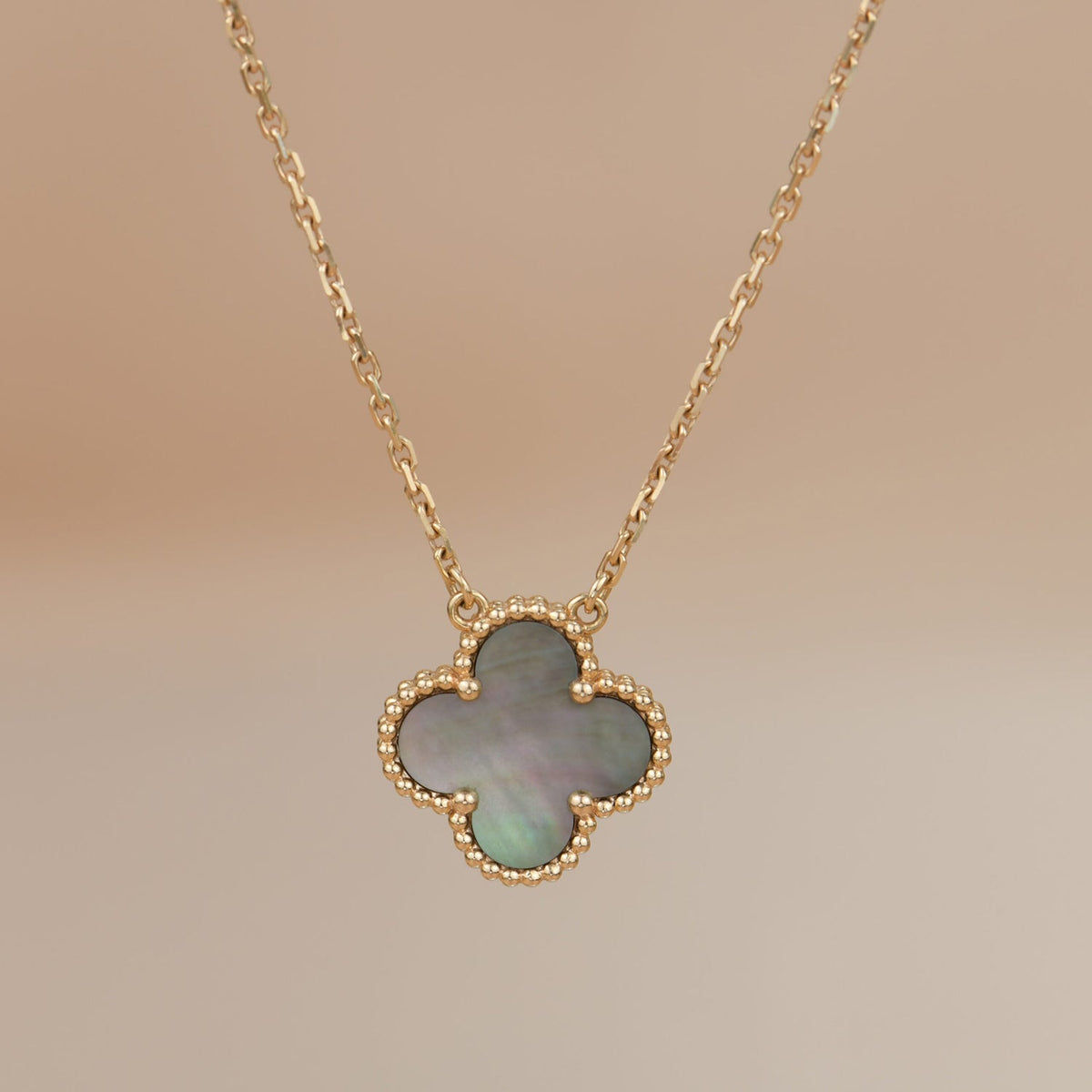 [Super CiCi] CLOVER 15MM HALSKETTE AUS GRAUEM PERLMUTT