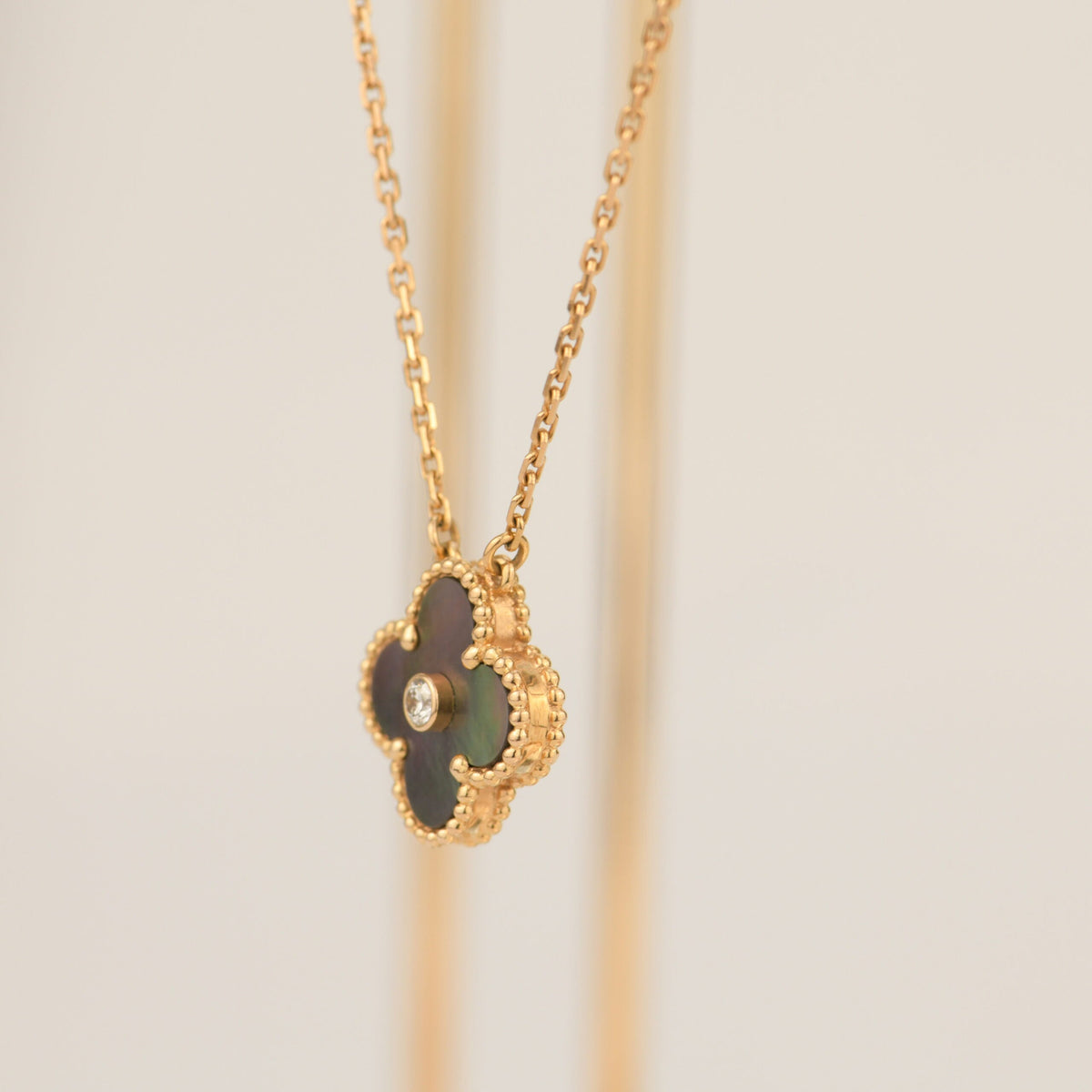 [Super CiCi] CLOVER 15MM DIAMANT- UND GRAUES PERLMUTT-COLLIER