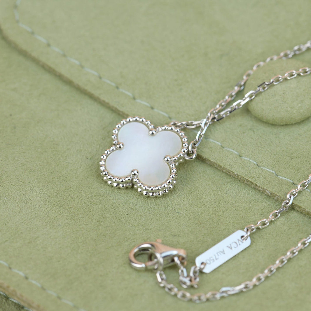 [Super Jewellery]CLOVER  15MM WHITE MOTHER-OF-PEARL SILVER