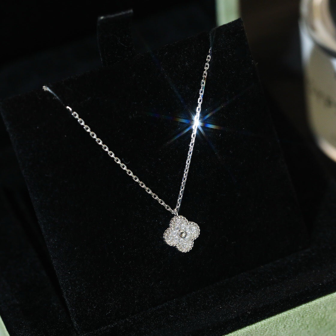 [Super CiCi ]CLOVER MINI 9,5 MM DIAMANT-HALSKETTE MIT ANHÄNGER