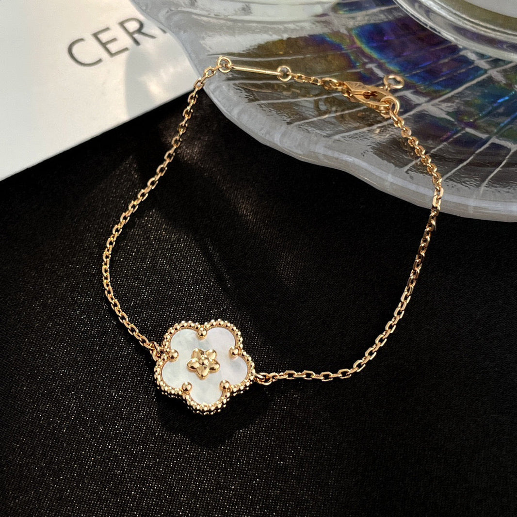 [Super Jewellery]LUCKY WHITE MOP PLUM BLOSSOM  BRACELET