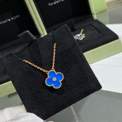 [Super Jewellery]CLOVER 15MM DIAMOND AND BLUE AGATE NECKLACE