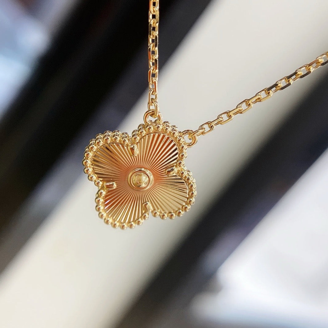 [Super Jewellery]CLOVER 15MM LASER NECKLACE