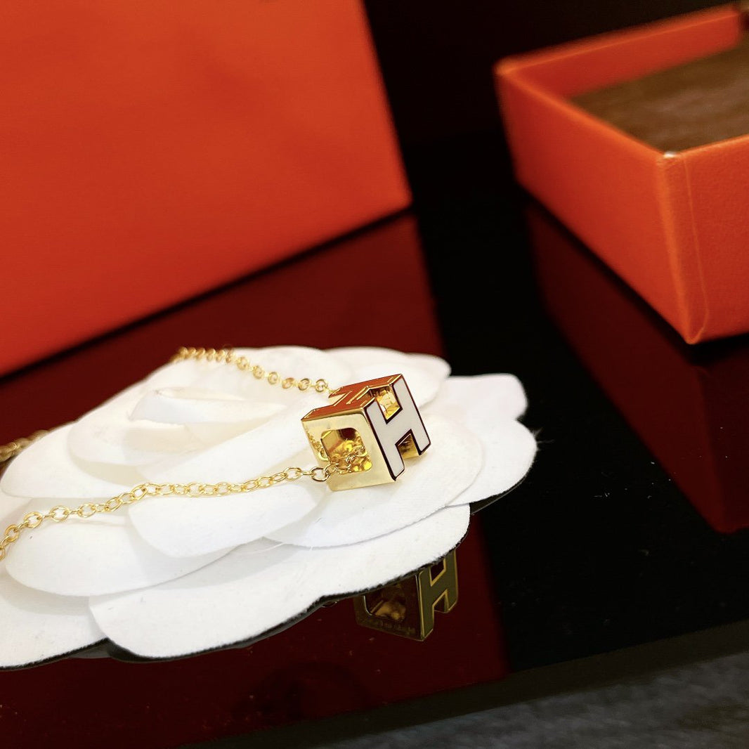 [Super Jewellery]H WHITE SQUARE GOLD NECKLACE