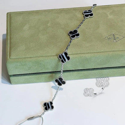 [Super Jewellery] CLOVER 5 MOTIF PULSAR STONE BRACELET COLLECTION