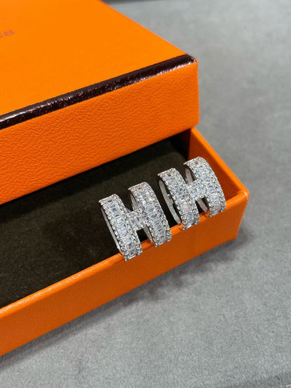 [Super Jewellery]H STUD EARRINGS WITH SILVER DIAMONDS
