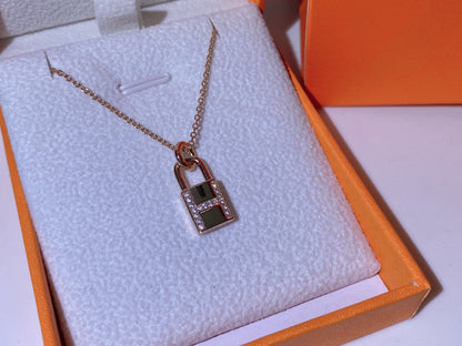 [Super Jewellery]HM ADVANCED NICHE LOCK HEAD NECKLACE DIAMONDS