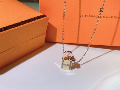 [Super Jewellery]HM ADVANCED NICHE LOCK HEAD NECKLACE DIAMONDS
