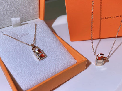 [Super Jewellery]HM ADVANCED NICHE LOCK HEAD NECKLACE DIAMONDS